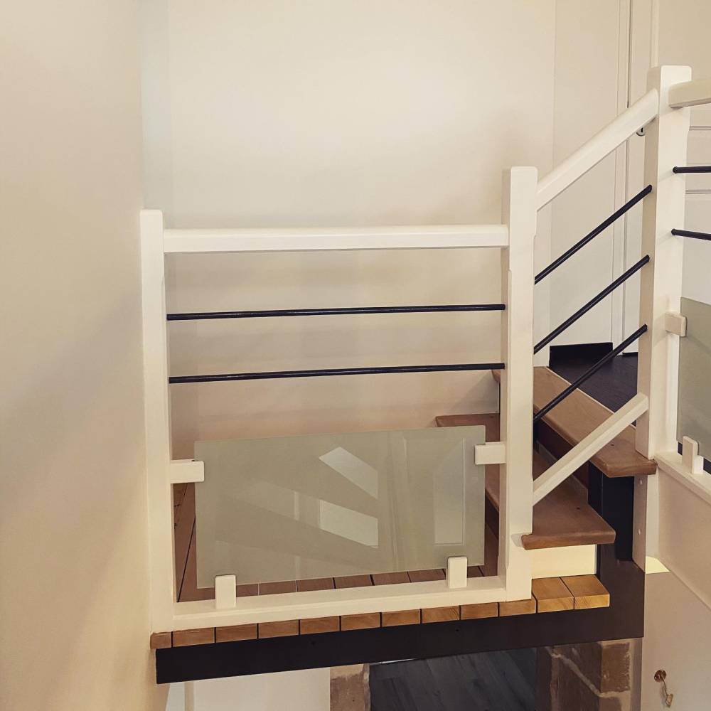 Escaliers blanc en bois